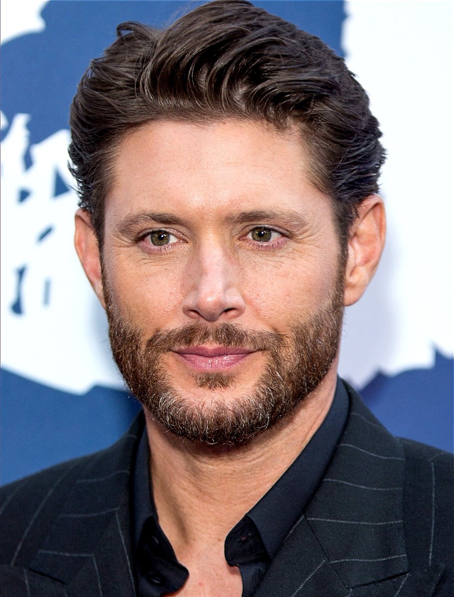 acklesism's tweet photo. jensen really gets finer by the second. he went from pretty boy to super dilf <3 https://t.co/djl98lRydK