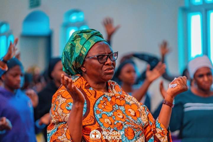 edidiongotong01's tweet photo. Elegant Mummy Esther Kumuyi🥰
It's the way the moderator at the just concluded #GCKinMinna kept saying how she constantly follows Daddy Kumuyi around to support him.
#GlobalCrusadeWithKumuyi
#PastorsWives
#PastorKumuyi https://t.co/s1VIqiCWpN
