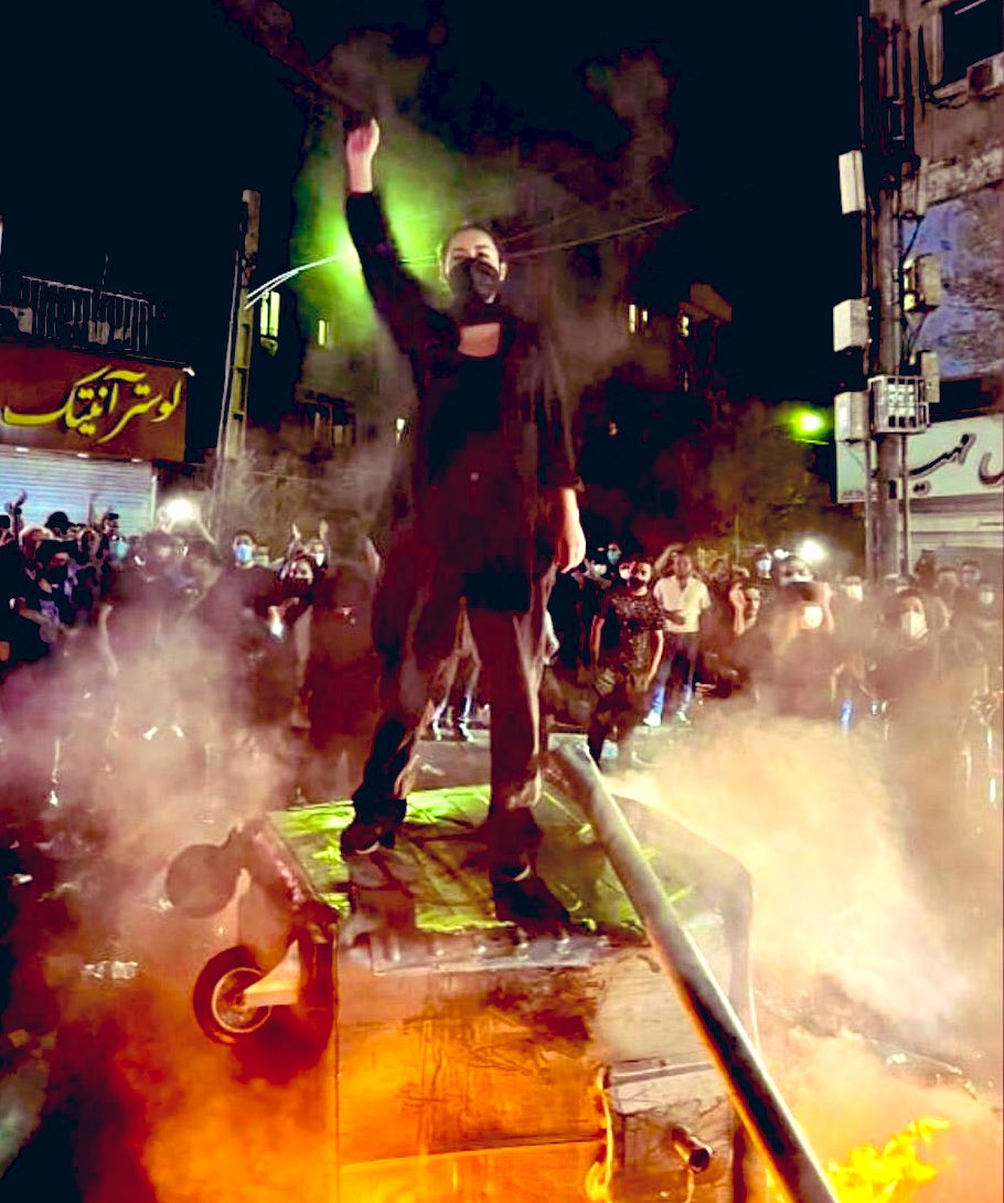 روز شنبه" قيامت" به پا كن🫡
#مهسا_امینی 
#اعتصابات_سراسری