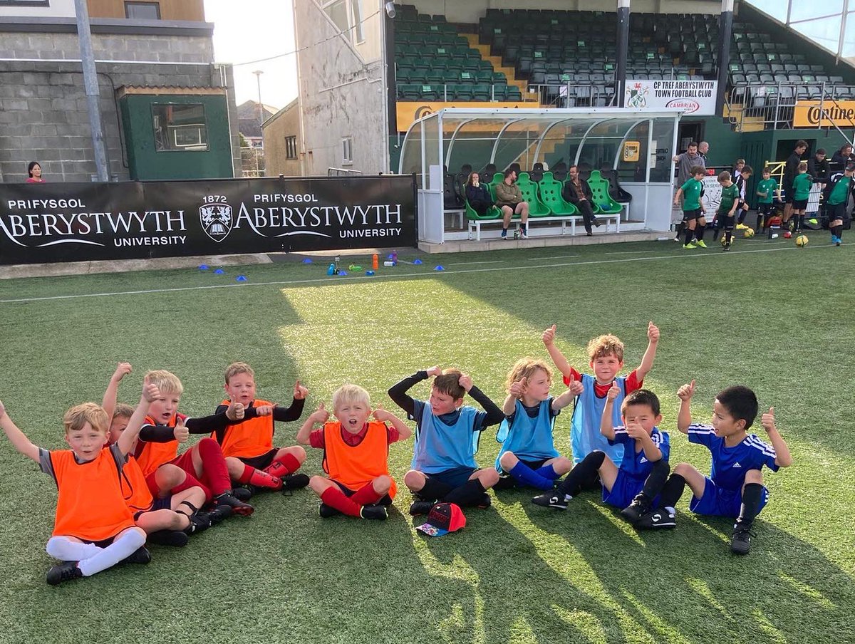 BmoCoaching's tweet photo. THURSDAY NIGHT FOOTBALL β½οΈ
Our first full BMO takeover at @aberystwythtown this evening! BMO Bears and our three Skill Centre squads for Year 2,3 & 4 πͺπ»
Over 60 players enjoying our player pathway! ππ»
Da iawn Arthur, Onno, Harri & Henry - Playerβs of the day! π
#bmocoaching https://t.co/NEtHJpqjLa