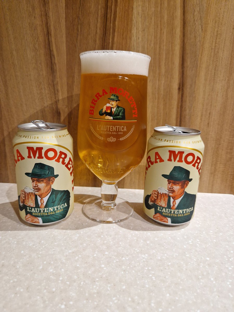 DramsNot's tweet photo. Almost the weekend...time for a beer #ThirstyThursday @BirraMorettiIRL #PintAndABit #TwoCans 🍻 https://t.co/A8pL1ZZER7