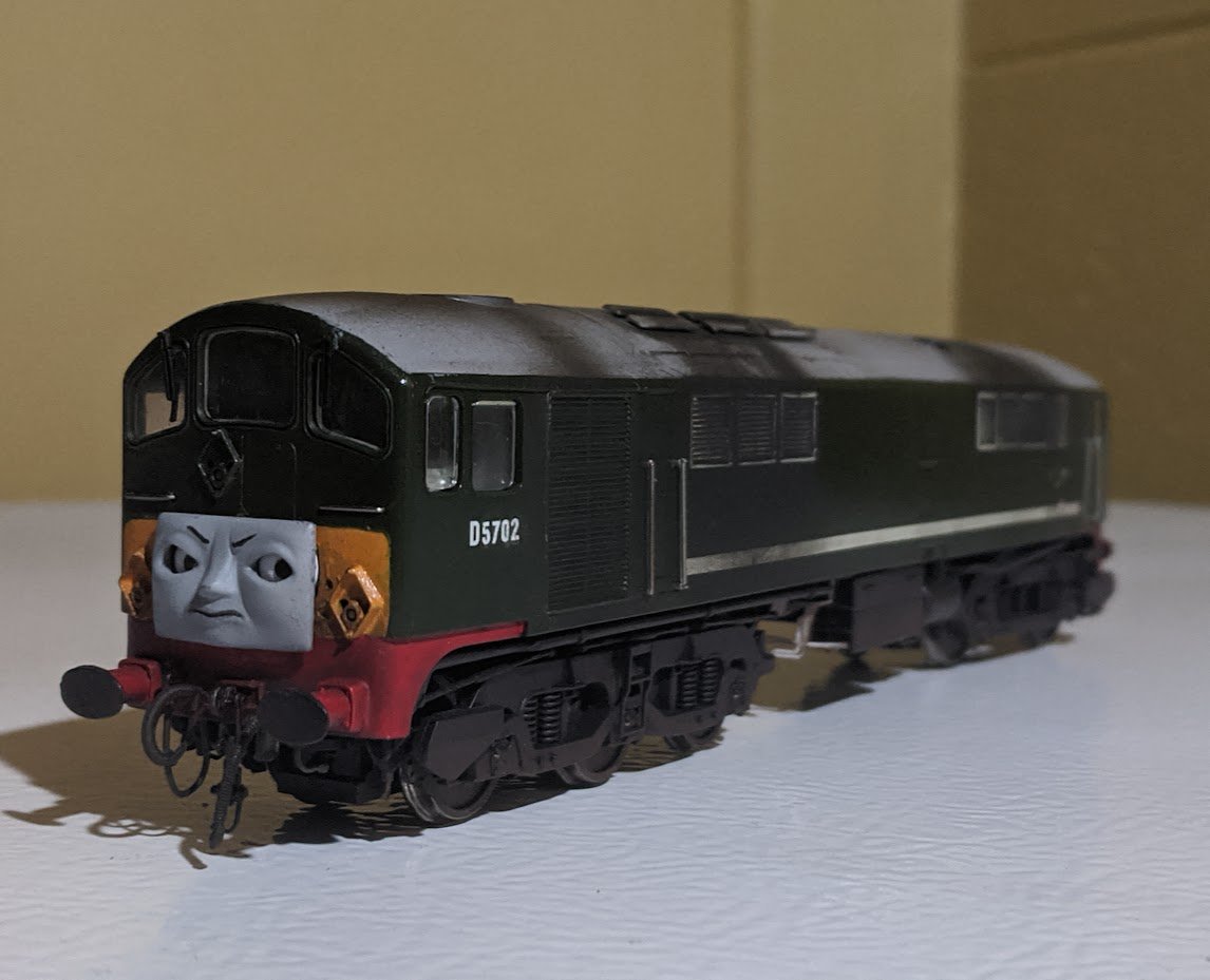The_lbsc_thomas's tweet image. A big green mean (not rlly) fighting machine  

Happy to say that my rws BoCo is done, huge thank you to @thankyoubewell for the class 28 and @FfarquharProjec for the beautiful faces. The weathering was done by an airbrush and numbers by fox. extremally happy on how he came out!!