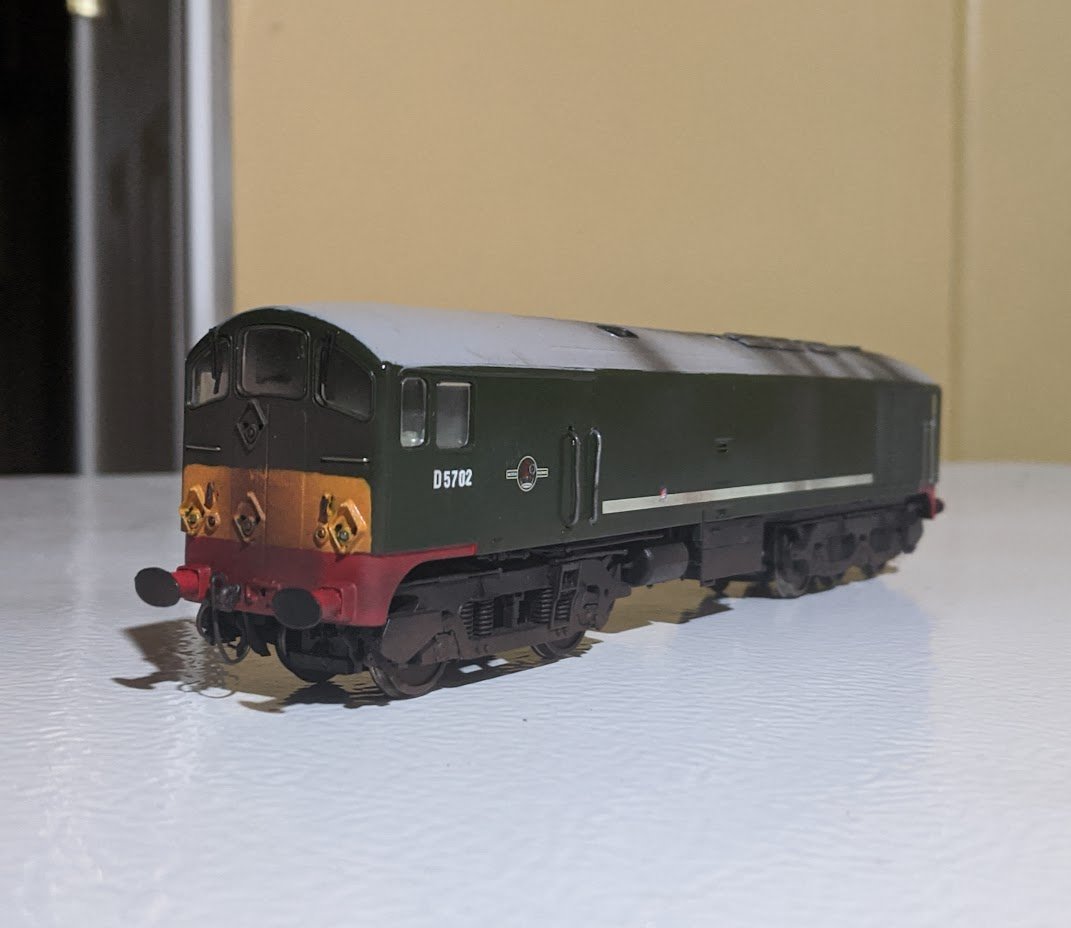 The_lbsc_thomas's tweet image. A big green mean (not rlly) fighting machine  

Happy to say that my rws BoCo is done, huge thank you to @thankyoubewell for the class 28 and @FfarquharProjec for the beautiful faces. The weathering was done by an airbrush and numbers by fox. extremally happy on how he came out!!