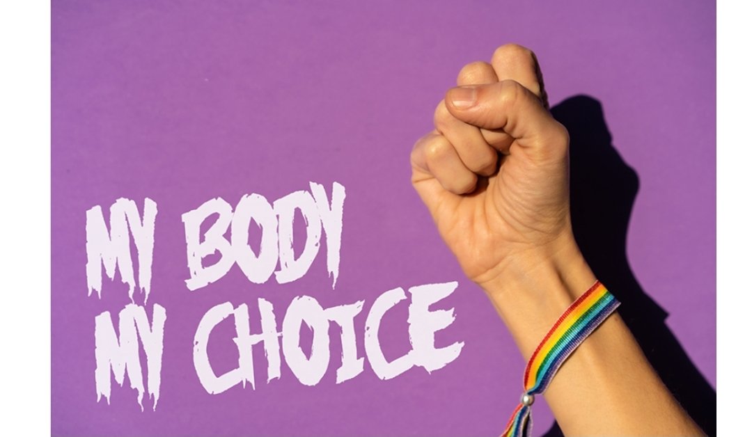 CfdtSce's tweet photo. Interrompre une #grossesse est un choix difficile et ce doit être une décision personnelle. Simone de Beauvoir disait : N'oubliez jamais qu'il suffira d'une crise pour que les @DroitsDesFemmes soient remis en question. Vous devrez rester vigilantes votre vie durant. #IVG #cfdt https://t.co/5AkHqjV93z