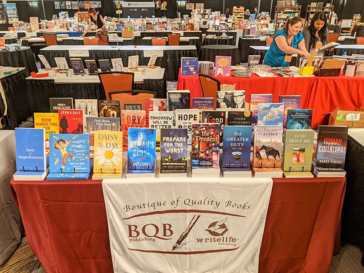 WriteLifePUB's tweet photo. Setting up for #FallCon in Denver! @MPIBA 

@IPGbooknews https://t.co/ITs8xe3GwP