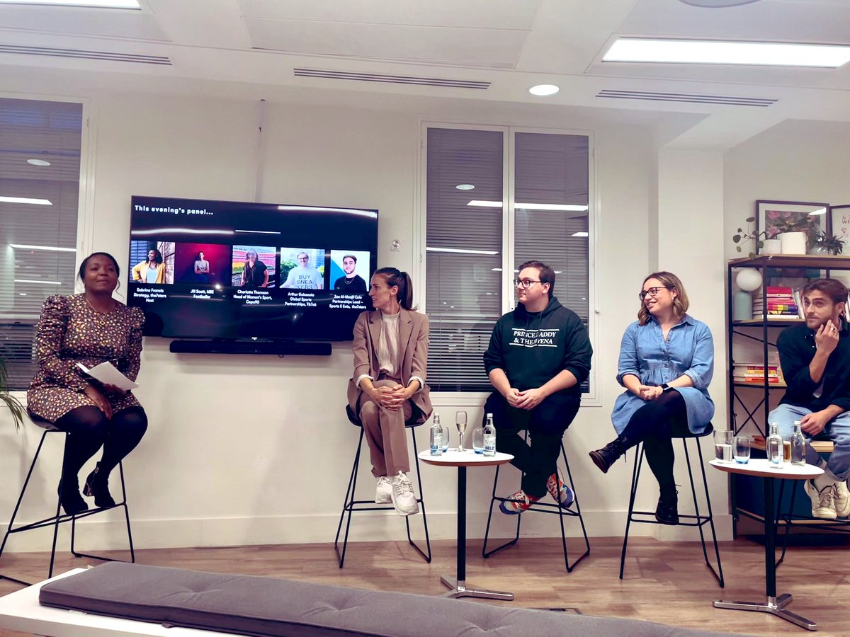 MellyMelike's tweet photo. Excellent evening hearing @JillScottJS8 talk sports and brands @the7stars ! ⚽️ https://t.co/TjiP4di1pu