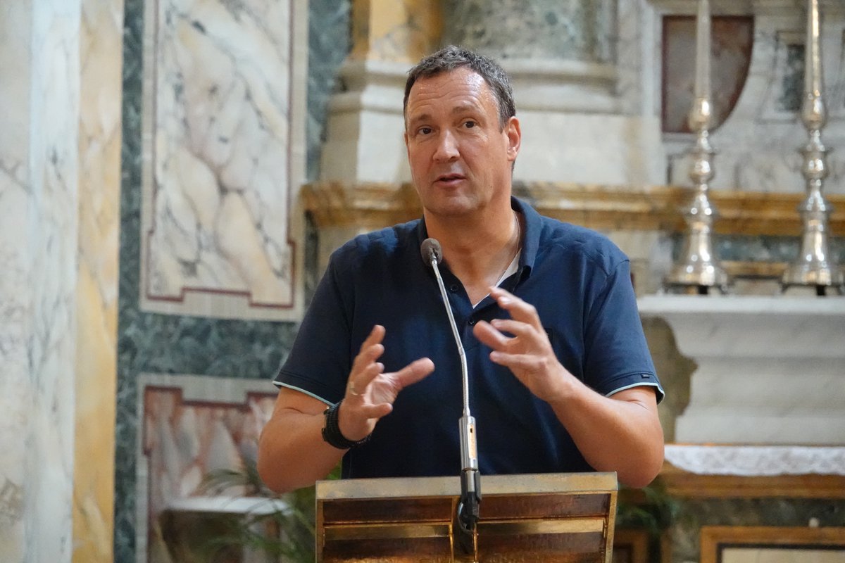 In de <a href="/FriezenkerkR/">Friezenkerk Rome</a> tot nu toe twee mooie gesprekken mogen voeren als <a href="/KatholiekNetwer/">VKMO - Katholiek Netwerk</a> met Sander Evers en Hans Hoogeveen. De lamp brandend houden, het verhaal vertellen en leven vanuit je geloof.