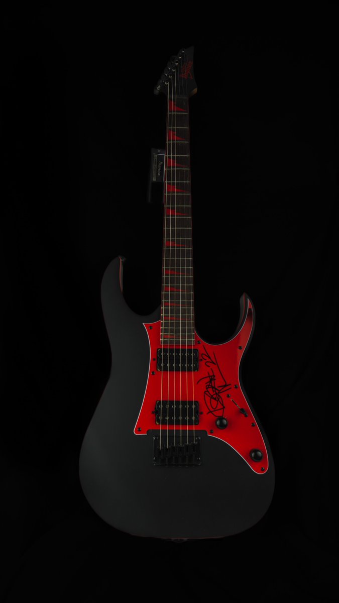 NUWULV's tweet photo. September 30th is the last day to put in for this autographed signature guitar by @LoganDarthMader
Buy any @22redla product and get a raffle ticket to win this unique prize!
🚀DO NOT MISS OUT!
#nuwu #22red #lounge #vegas #cannabisnews #machinehead #lasvegas #soad #shavo https://t.co/auZa2Uf6xP
