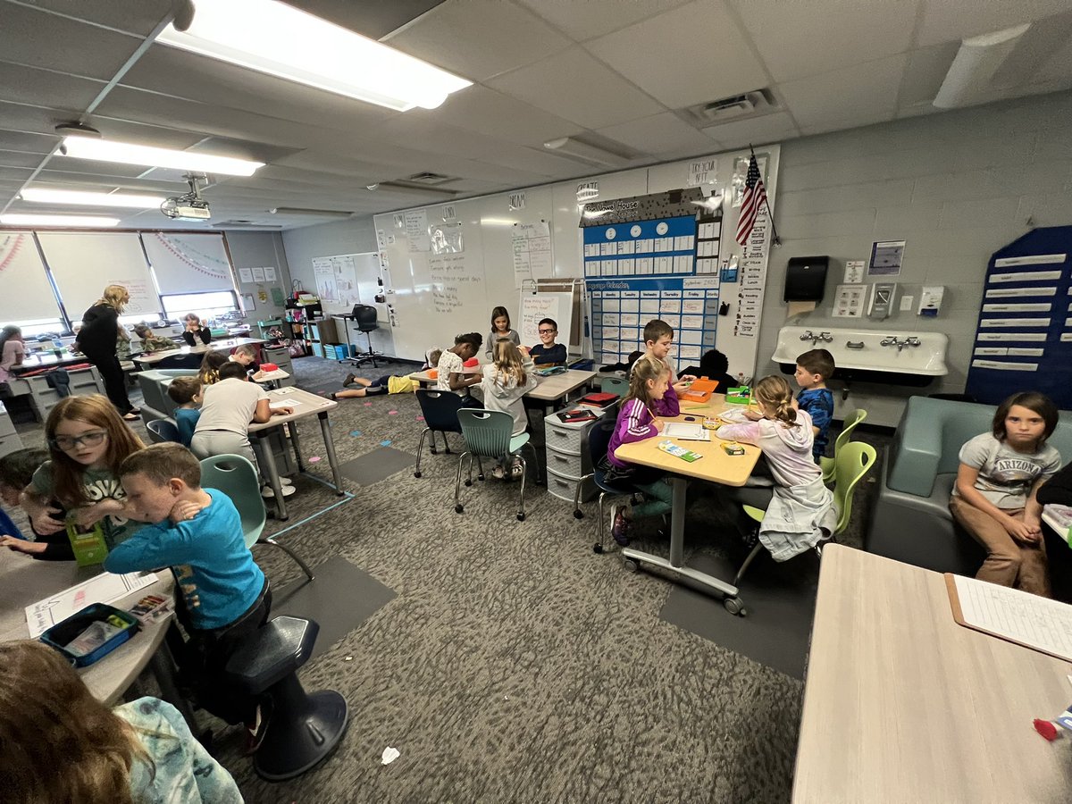 MrsMorganGr2's tweet photo. It was great to meet our buddies from @saywell4thgrade class! We wrote our hopes and dreams for @RidgeElemMentor this year. #RidgeEsRocks #OnceACard https://t.co/T3Sq8YcXhN