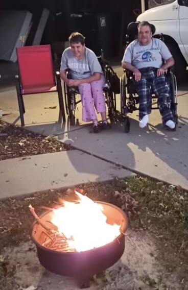 willowswayorg's tweet photo. Lindsey and AJ enjoying the cool fall evenings around a toasty fire pit. 🔥

#WillowsWay #LifeBeyondLimits #StCharles #StCharlesNonProfit #NonProfit #DisabilitySupportServices #disabilitysupport https://t.co/h747VQVjVH