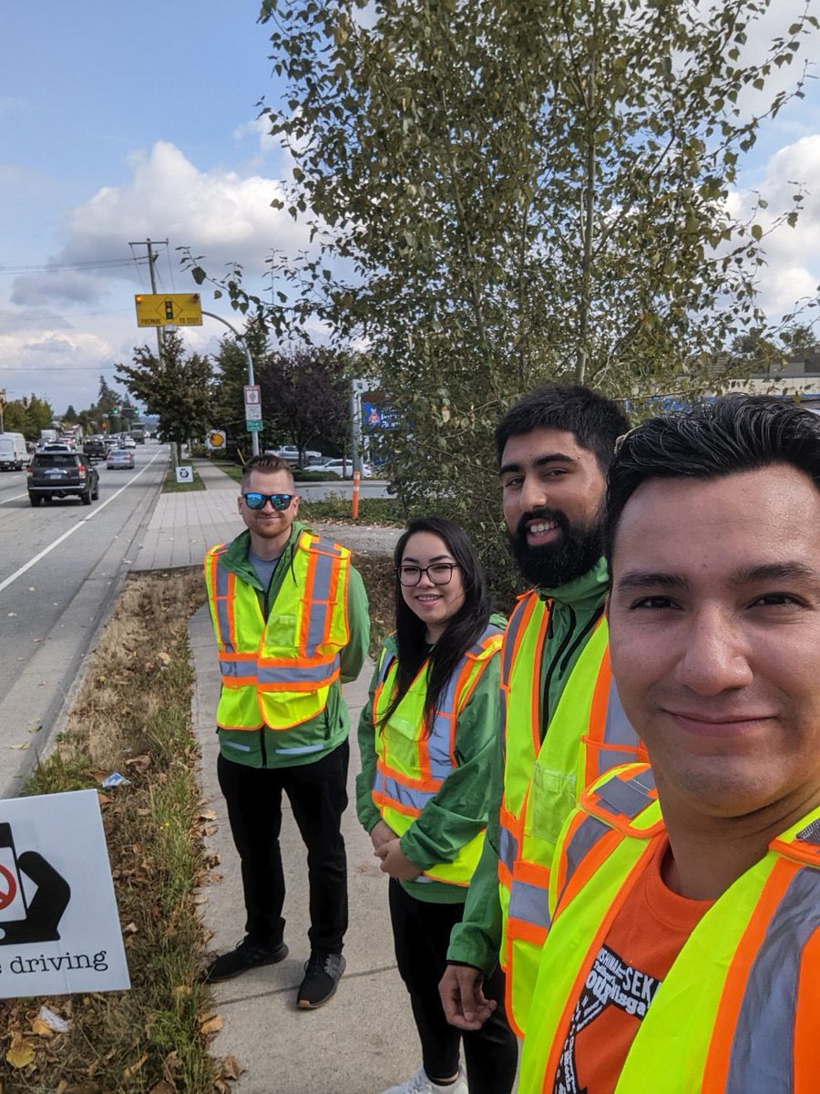 PreventCrimes's tweet photo. The #GreenTeam is out today for Operation Hang Up w/ @icbc @SurreyRCMP @surreyps https://t.co/BmjvOys5s0