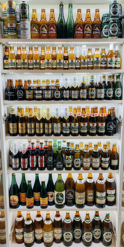 Y después de mucho tiempo por fin puedo enseñaros mi colección de botellas y latas de Cerveza El Alcázar de Jaén.
<a href="/Artcazar/">Artcázar</a> <a href="/JaenSquare/">JaénSquare ©</a> 
<a href="/DiarioJAENes/">Diario JAÉN</a> <a href="/cervezaalcazar/">@CervezaAlcázar</a> 
<a href="/canalsurjaen/">CanalSur Jaén</a> <a href="/Baga_Jaen/">Bagá.</a> 
<a href="/CondondeJaen/">Condón De Jaén </a> <a href="/BrandonAgencia/">Sr.Brandon</a> 
<a href="/elCreata/">el Creata</a> 
<a href="/AytoJaen/">Ayuntamiento de Jaén</a> <a href="/GarrisonCraft/">THE GARRISON</a>