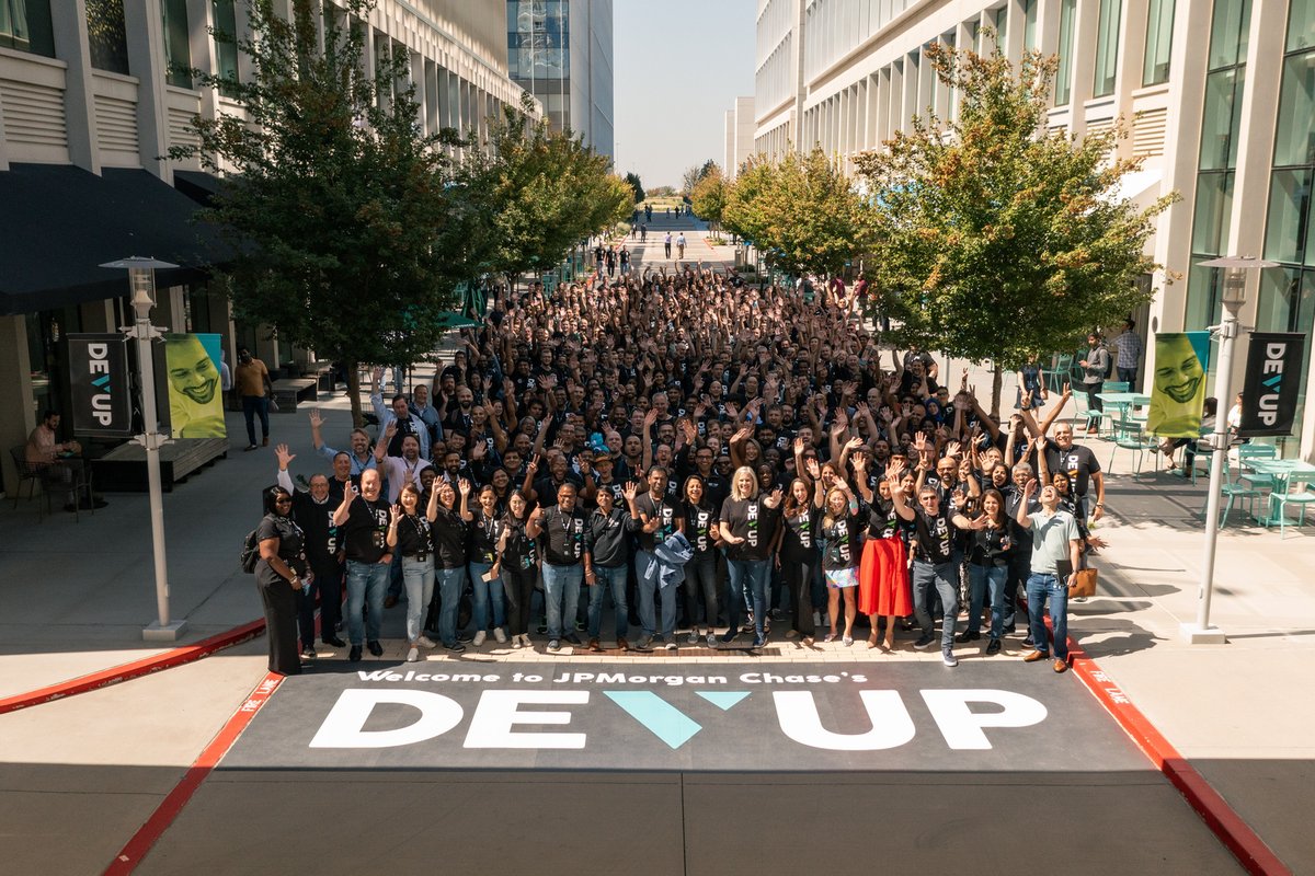 500 software engineers & data scientists from 30 major cities 🌎 have come together in #Dallas for JPMorgan’s firmwide software engineering conference, DEVUP. 💻 #DEVUP participants will: 💭Generate ideas ⚡️Discuss priorities in #tech 💡Ideate solutions