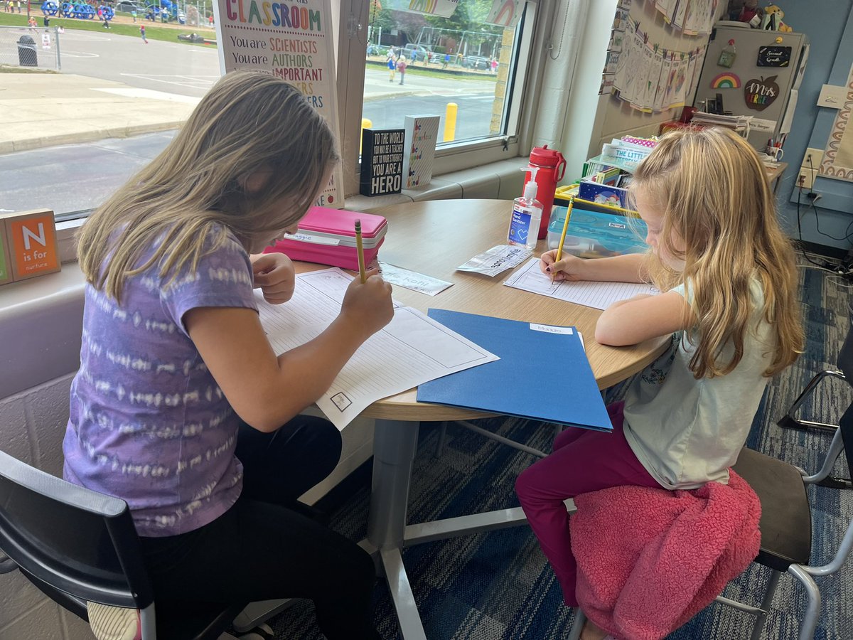 abergersclass's tweet photo. Busy second graders at work! 🤗Getting our writing done and reading with a partner is always fun! @Jyouanes_ADDAMS #addamslearners https://t.co/gzhKq9HLjW