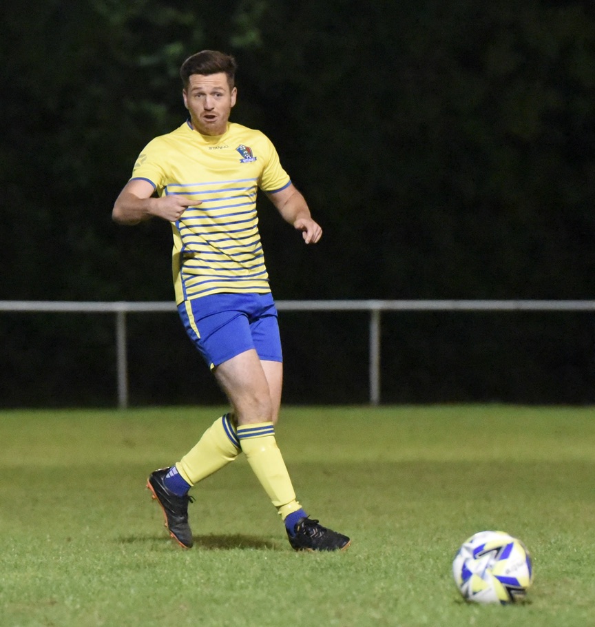 Action from last night's (Wednesday's) 4-1 victory for @nettlehamFC2 over <a href="/Grimsby_BoroRes/">Grimsby Borough Reserves</a>