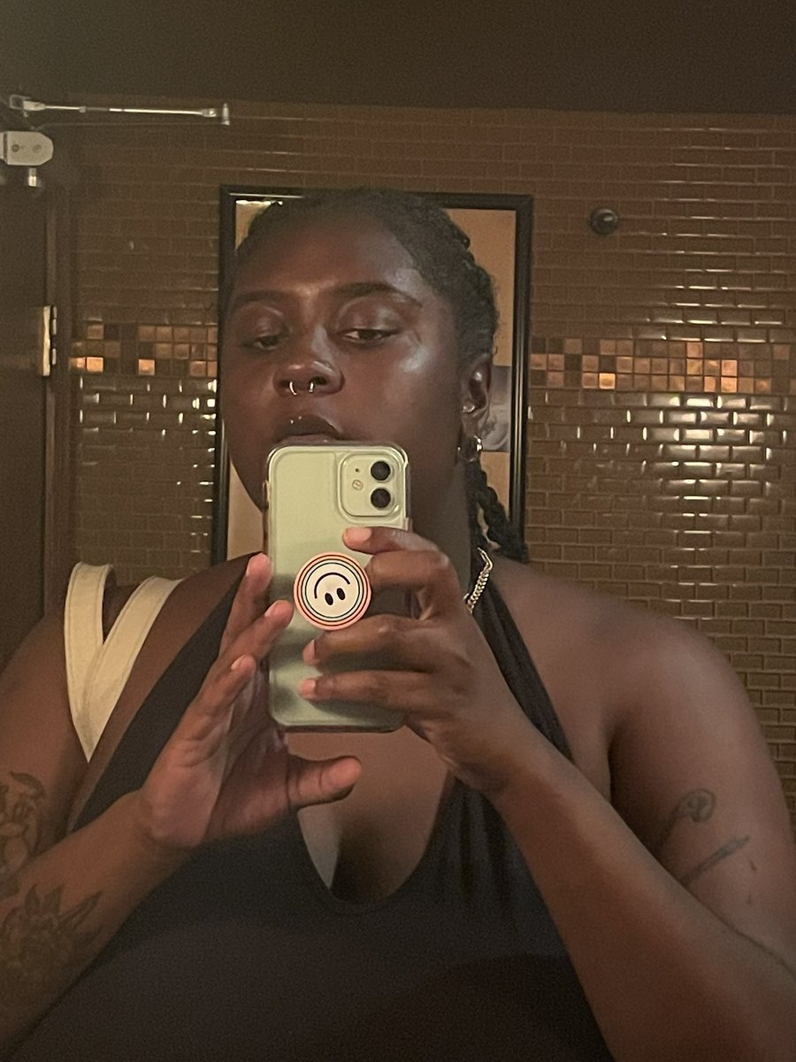 emery 🌙 (they/them) tweet media