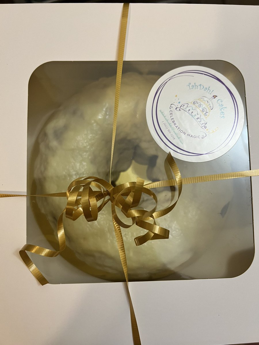 PuddasMaDee's tweet image. @cheysoshy_ it didn’t last long at all in my office 😂. Had outside people calling saying “I heard you had pumpkin cake”. They need to mind the business that pays them! 🤣🤣 @TahdahB #moistanddelicious #creamcheeseicing