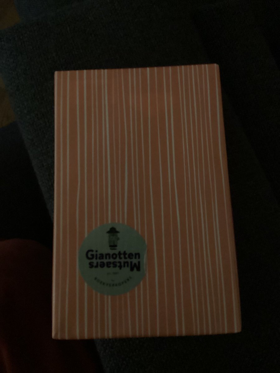 AdriennedeKock's tweet image. Mooie avond @Meetup013 over ondermijning. Met alle belangrijke partijen aanwezig. 
En voor mij nog als extra bonus: kom ik er eindelijk achter wat er in die verpakking van @Gianotten013 zit, die al jaren de meet-ups sponsoren met mystery books.