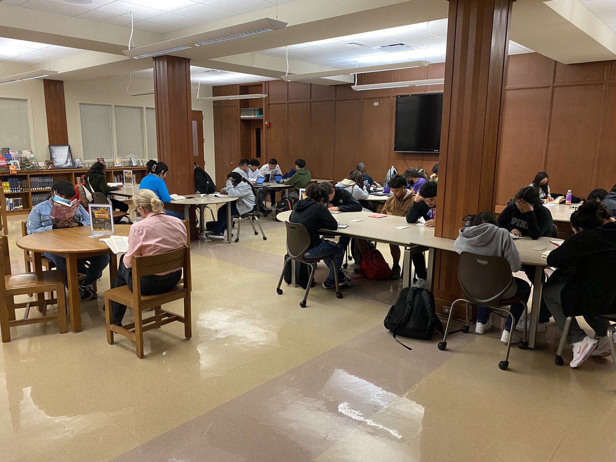 RucinskiBrian's tweet photo. What are 35+ North students doing after school today? They are taking part in the Hispanic Heritage Month Read-In! Thank you Ms. DeSoto for organizing a meaningful event!! #TruNorth https://t.co/KY8rZq2eIJ