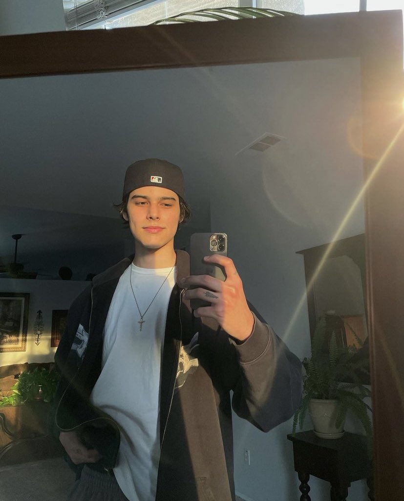 maxIockwood's tweet image. – max avery lockwood  
— maxlockwood.carrd.co