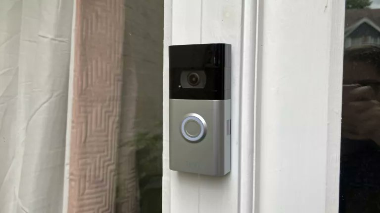 Does this video doorbell have what your #connectedhome needs? #smarttech cpix.me/a/154541343