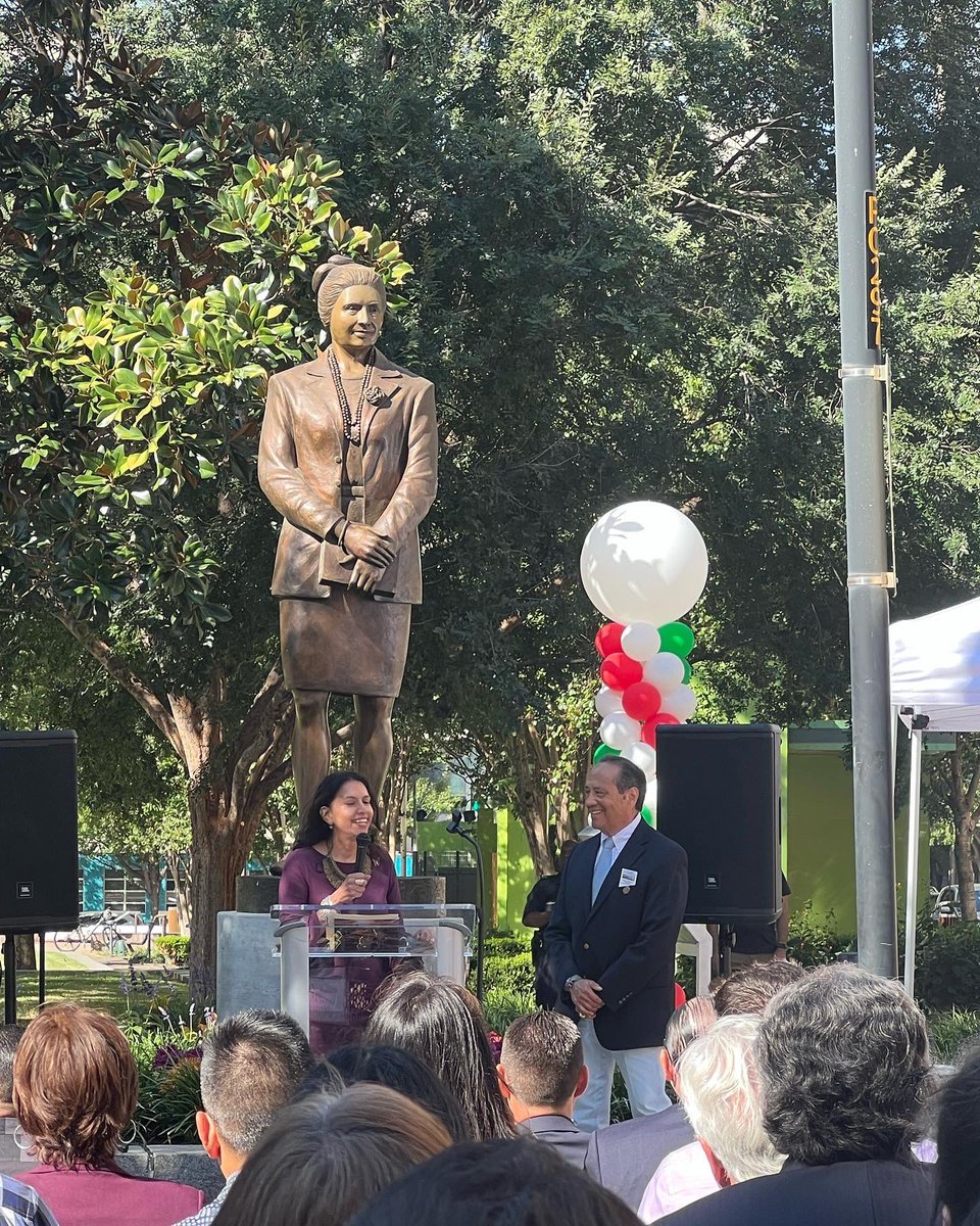 DMAHLOfficial's tweet photo. DMAHL board members attended the unveiling of Adelfa Botello Callejo’s statue, the first statue of a Mexican American woman to be made in Dallas. Adelfa was the first Mexican American woman to graduate from @SMUDedman School of Law 1/2 https://t.co/j3hSpXSm40
