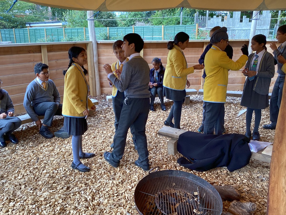 StainesPrepYr6's tweet photo. #StainesPrepYear6 Leadership training in action. All aiming to #StainesPrepBeYourBest and be the role models for the younger children in our community #StainesPrepListen https://t.co/XZFWN1FHT1