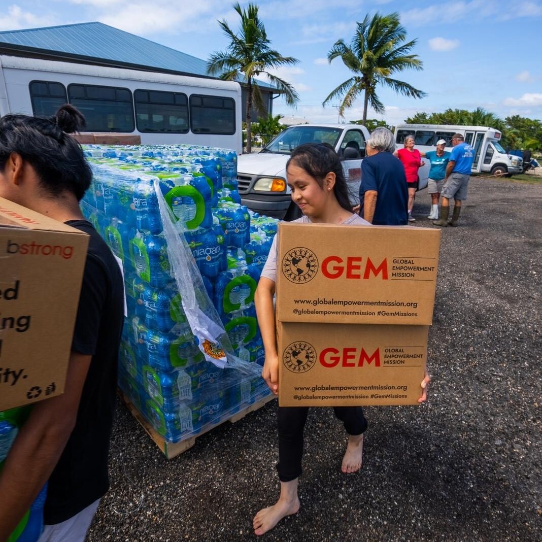 amazonnews's tweet photo. Thanks to our partners @GEMmissions for distributing Amazon water donations in Fort Meyers following #Ian. We're in touch with communities to learn what else they need and how we can help. For customers who want to donate, we've set up a portal here: https://t.co/Q4T8fOK8GM https://t.co/kkcMIAOer5