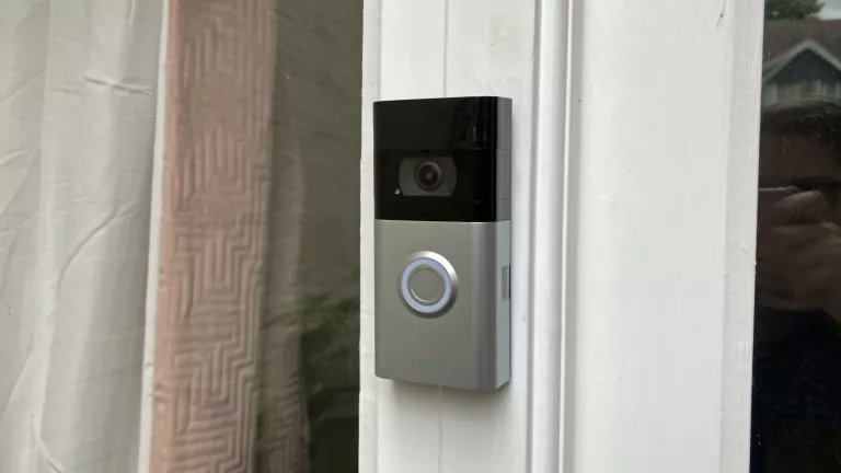 Does this video doorbell have what your #connectedhome needs? #smarttech  cpix.me/a/154541342