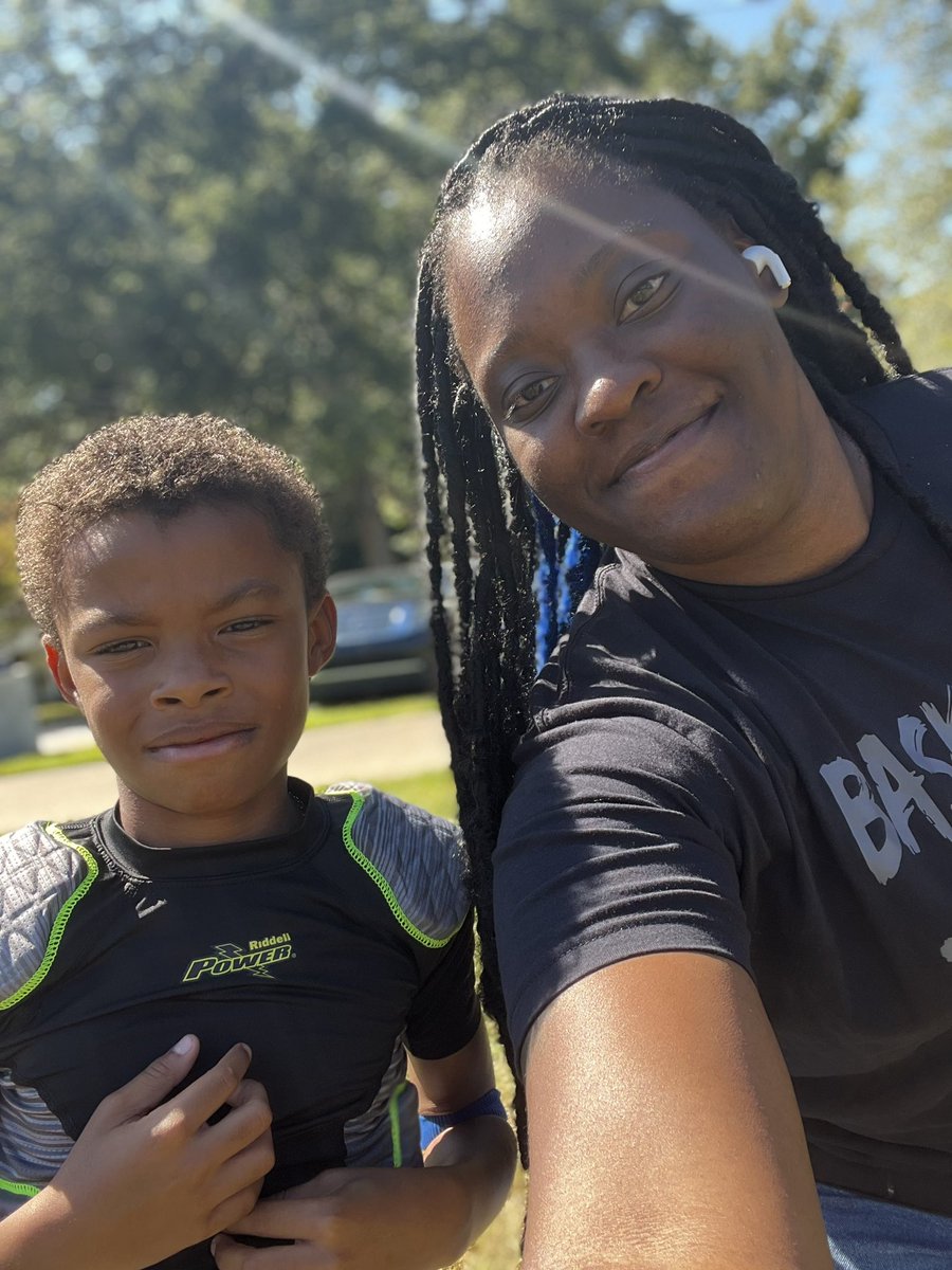 BookersBunch's tweet photo. I tell my students to bring me their game schedules and I’ll try my best to show up…AND I DID!! Made my day 10x better when I ran into one of my former students. @SLLewisES @LashondaStorr @SheralynShepard @MakingMath_WORK @TeachSmarties https://t.co/1sSWTNH2t4