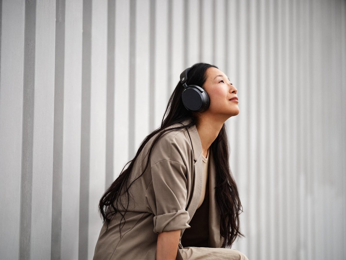 T3_Arabia's tweet photo. The new Sennheiser MOMENTUM 4 Wireless boasts the perfect balance between superior sound and exceptional comfort! Think  best-in-class sound, advanced Adaptive Noise Cancellation and smart, intuitive features like transparency mode and Sound Personalization #T3ME #Sennheiser https://t.co/2bzHCvOIJb