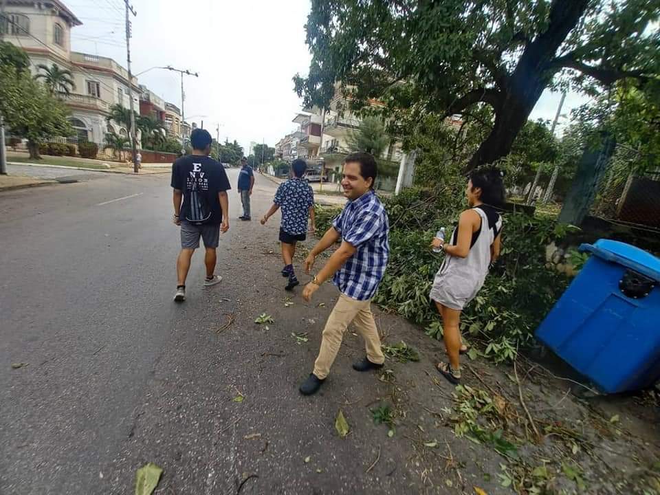 En las provincias afectadas por Ian los cederistas continúan apoyando las labores de recuperación. 
#CDRCuba #SoyCederista #Cuba #SomosDelBarrio #FuerzaPinar