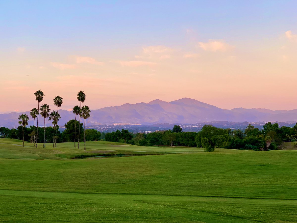 ghoffman29's tweet photo. Late afternoon at the club #golf #SoCal https://t.co/R1wZehAD3C