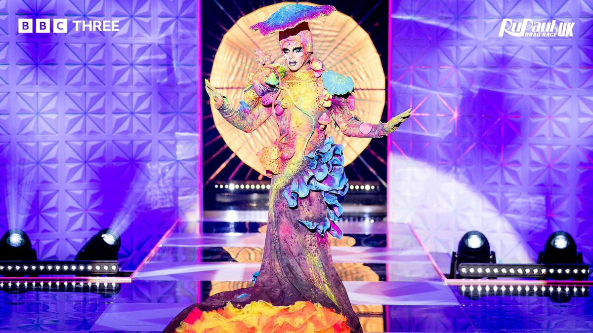 This HAS to be the best lewk on the runway tonight, Cheddar Gorgeous ATE. #DragRaceUK