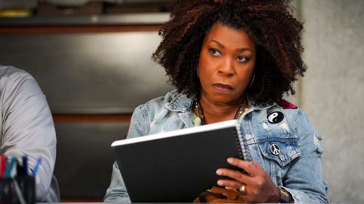TheRoot's tweet photo. The Equalizer Cast Explain How Robyn’s Crisis Brings the Family Together https://t.co/GsScLqfpll https://t.co/D8ZmOuM8TJ
