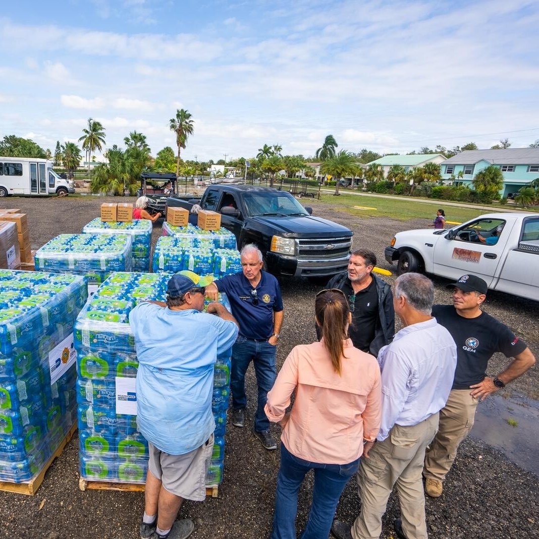 amazonnews's tweet photo. Thanks to our partners @GEMmissions for distributing Amazon water donations in Fort Meyers following #Ian. We're in touch with communities to learn what else they need and how we can help. For customers who want to donate, we've set up a portal here: https://t.co/Q4T8fOK8GM https://t.co/kkcMIAOer5
