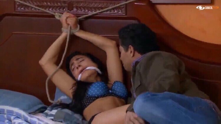 gaggedscenes's tweet photo. Johana Fadul in tu voz estereo 

#damisela #damsels #amordazada #amordaçada #gagged #gaggedgirls #bdsm #johanafadul #tuvozestereo #novela #telenovela #telemundo #novelas #novelamexico #coñombiatv #novelacolombia #novelatv #novelasmexico #rcn #rcncolombia #lenceria #ropainterior https://t.co/hKMELSQYPG