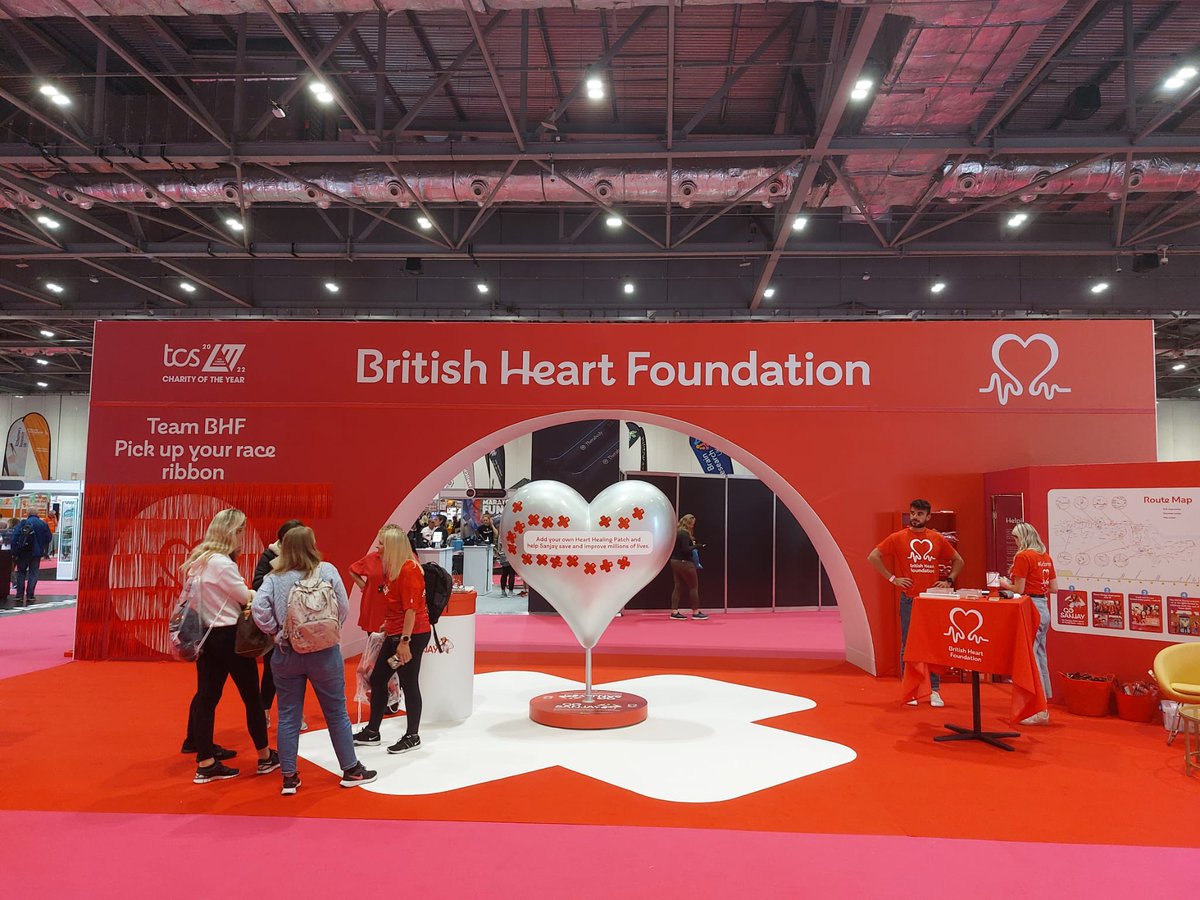 sparkskate's tweet photo. Feeling very lucky to have met some of our wonderful @TheBHF runners today who are counting down to Sundays @LondonMarathon. So inspirational. Such amazing humans. Also super proud to be part of our charity of the year and to be supporting #gosanjay #goteambhf https://t.co/cc1kFXL9Lz