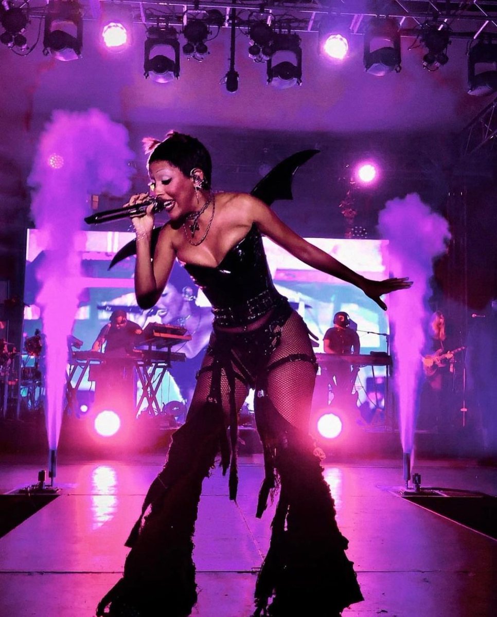 dojacat_spain's tweet photo. 🌷 Hilo de vídeos con las actuaciones de Doja Cat en el JBL Fest 🌷 https://t.co/Xpno7ryEep