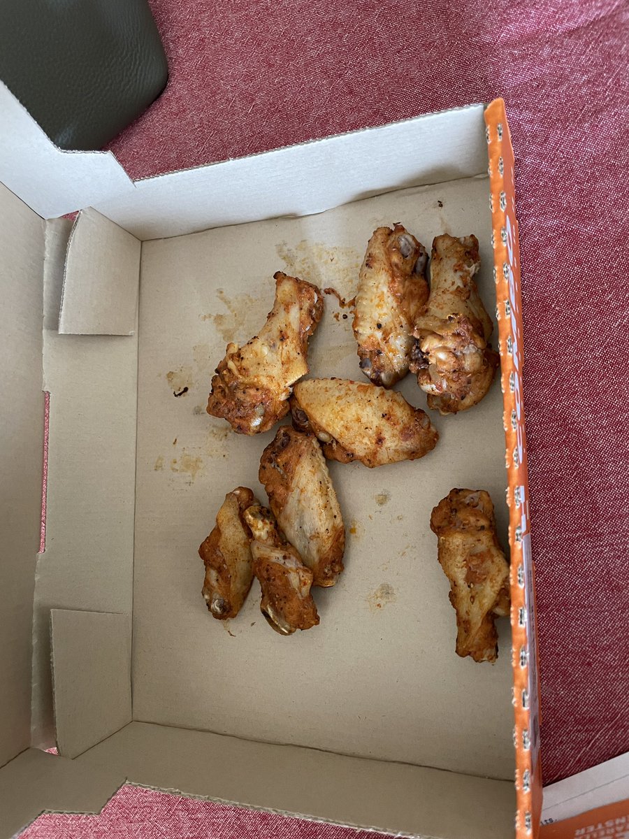 Damn it <a href="/littlecaesars/">Little Caesars Pizza</a>…. Do better… smh #littlecaesars #nfl