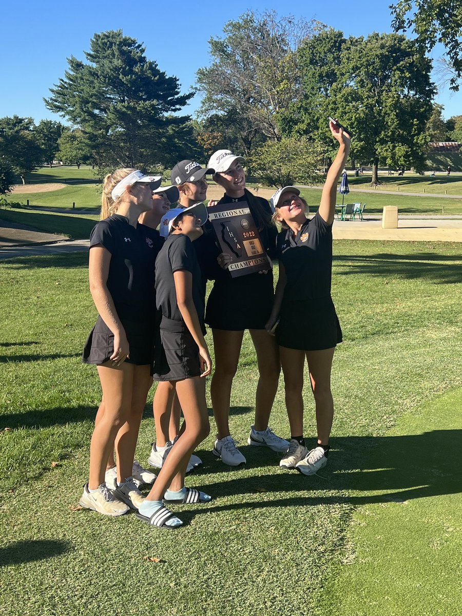 Edwardsville Girls Golf takes 1st at regionals! First time breaking 300 in 18 years, shooting a 299. Counting: Nicole Johnson-70, Ruhee Gupchup-72, Ali Geminn-74, Rachel Johnson-83. Nicole takes first, Ruhee takes 4th, and Ali takes 6th. #tigergolf #edwardsvillehighschool