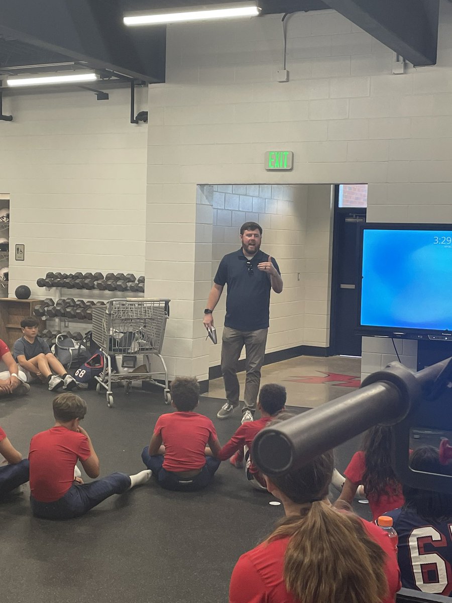 CoachVitalec's tweet photo. Thank you to Drew Esslinger for the pregame talk. We all need to hold each other accountable.#dwhd https://t.co/F30U6xL8oZ
