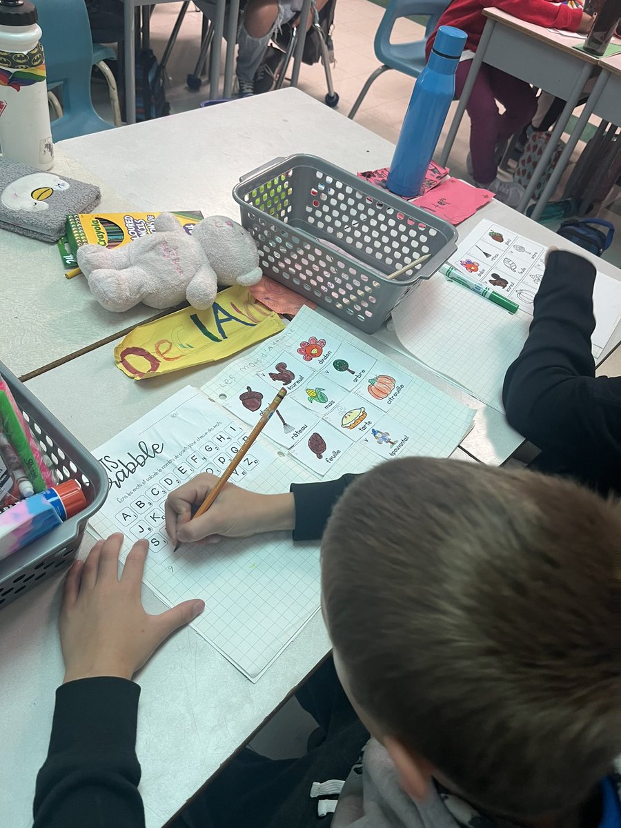 MmeRizzo's tweet photo. We started our fall word work in Gr.4/5 #automne @PATocsb https://t.co/YI0Ds6iUtP