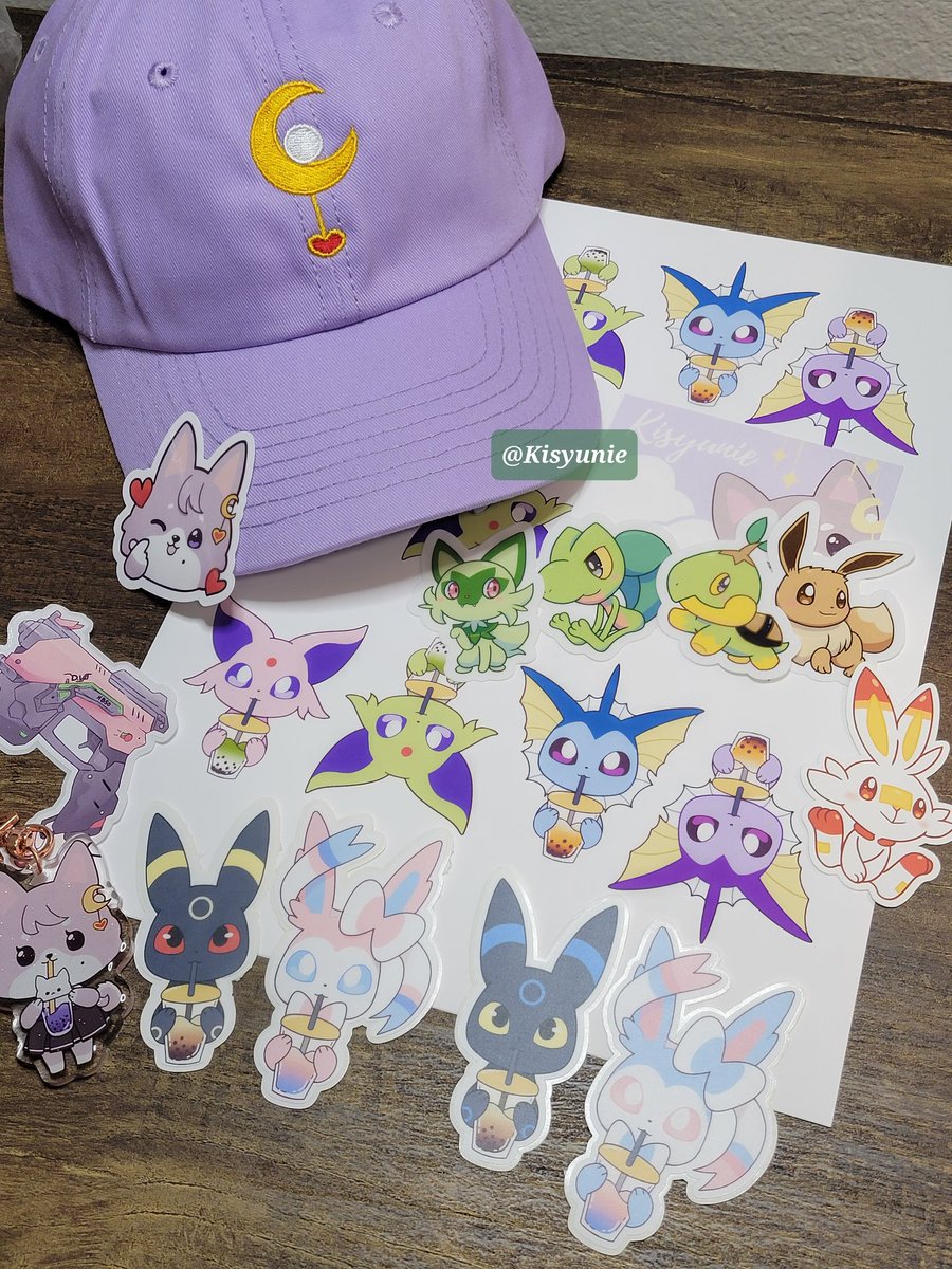 KiseuArt's tweet photo. These will be part of the update!
Hat has my character's earring/hairpin embroidery on it. Trying to see of people will be interested in it ^^
#KiseuArt https://t.co/2lEdVBss5Y