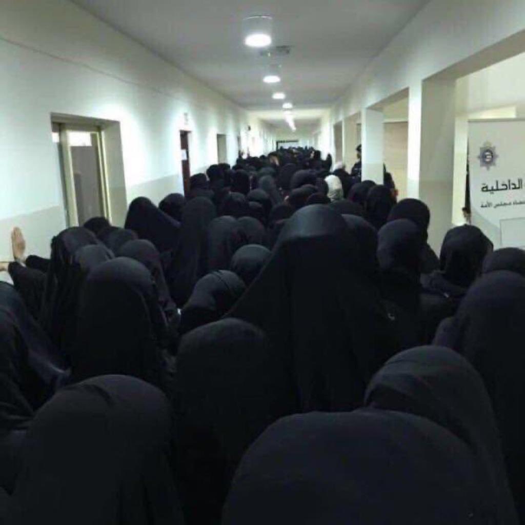bofahad4040's tweet photo. كويتيّات في انتخابات مجلس الأمة اليوم.. هذه هي المرأة الكويتية والخليجية الحقيقية .. احتشام وستر.. وليس ما يحاول أن يظهره لنا الإعلام في "مسلسلاته" و"برامجه" ويعمّمه على نسائنا وفتياتنا.. اللهم زدهنّ حشمة ووقاراً، واستقامة وستراً ..
#أنتخابات_مجلس_الأمة_2022 #الكويت https://t.co/DGr8jL7YG2