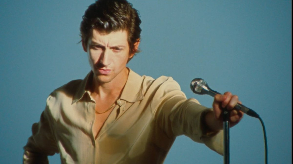 __alesilvx's tweet photo. Alex Turner em “Body Paint”, esse é o tweet https://t.co/w6E9scrqav