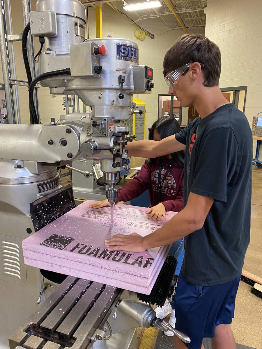 It’s always fun to get out of the classroom and learn a little bit about other disciplines. These students are using the manual mill in the <a href="/CPI_GI/">Academy of Technical Sciences</a> manufacturing lab to drill precise holes. There is a lot of cool project content to come! <a href="/GIPublicSchools/">GIPS</a> <a href="/GISH_AoET/">Academy of Engineering & Technology</a>