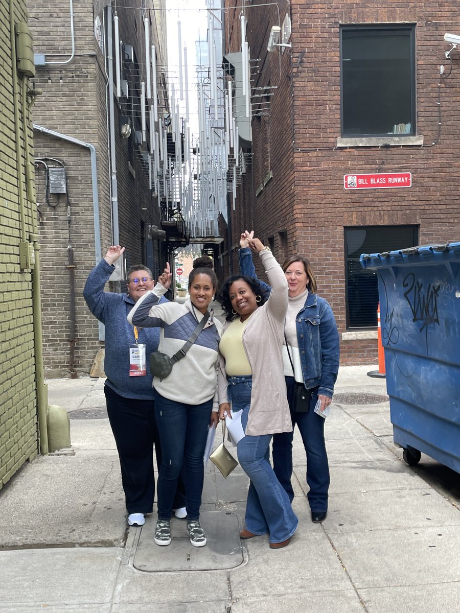 MzMRobin's tweet photo. Let’s go! LT on the hunt! #icaseART8 #ArtThisWayFW #ArtThisWayne #PublicArtFW @ICASEIndiana https://t.co/V5YW5j5FpI