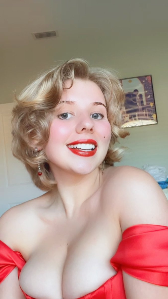 Marilyn inspired look today because Andrew Dominik deserves to get [redacted] in his [redacted] for Blonde