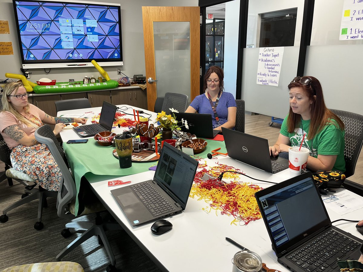 Data Draft Day at Goodman Elementary!  <a href="/NSDGoodman/">Goodman Elementary</a> <a href="/samantha581/">Samantha Hamilton</a> @kbspector #welovedata #datawall #datadraft